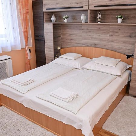 Lilla Vendeghaz Villa Hajduszoboszlo Ngoại thất bức ảnh